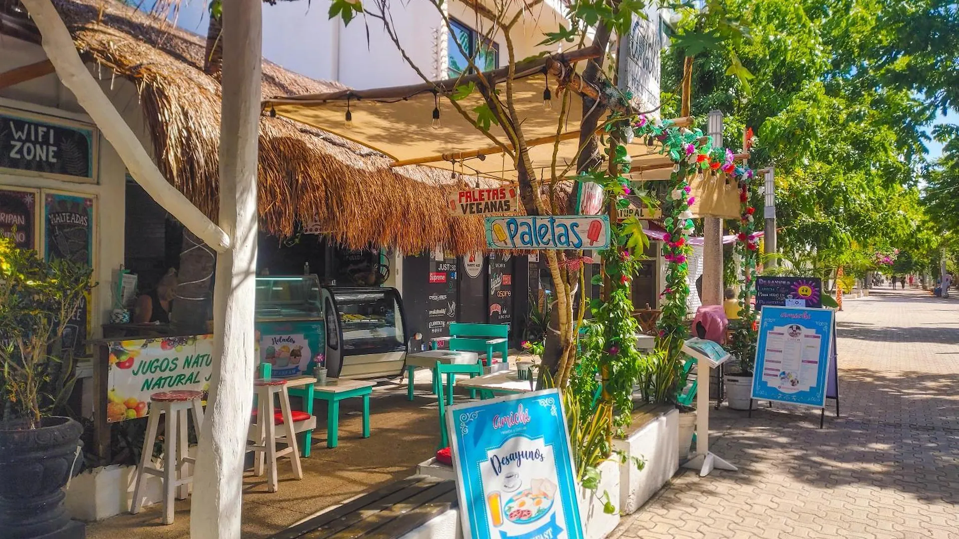 Apartment B6 Romantic Beachside Escape Bangkok Theme Memory Foam King Bed Kitchen Ac Playa del Carmen