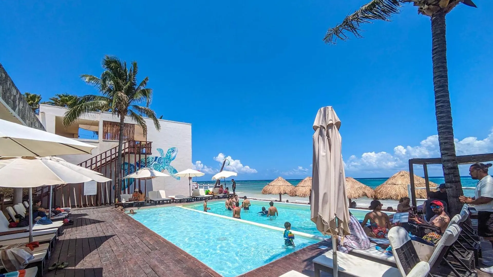 Daire B6 Romantic Beachside Escape Bangkok Theme Memory Foam King Bed Kitchen Ac Playa del Carmen