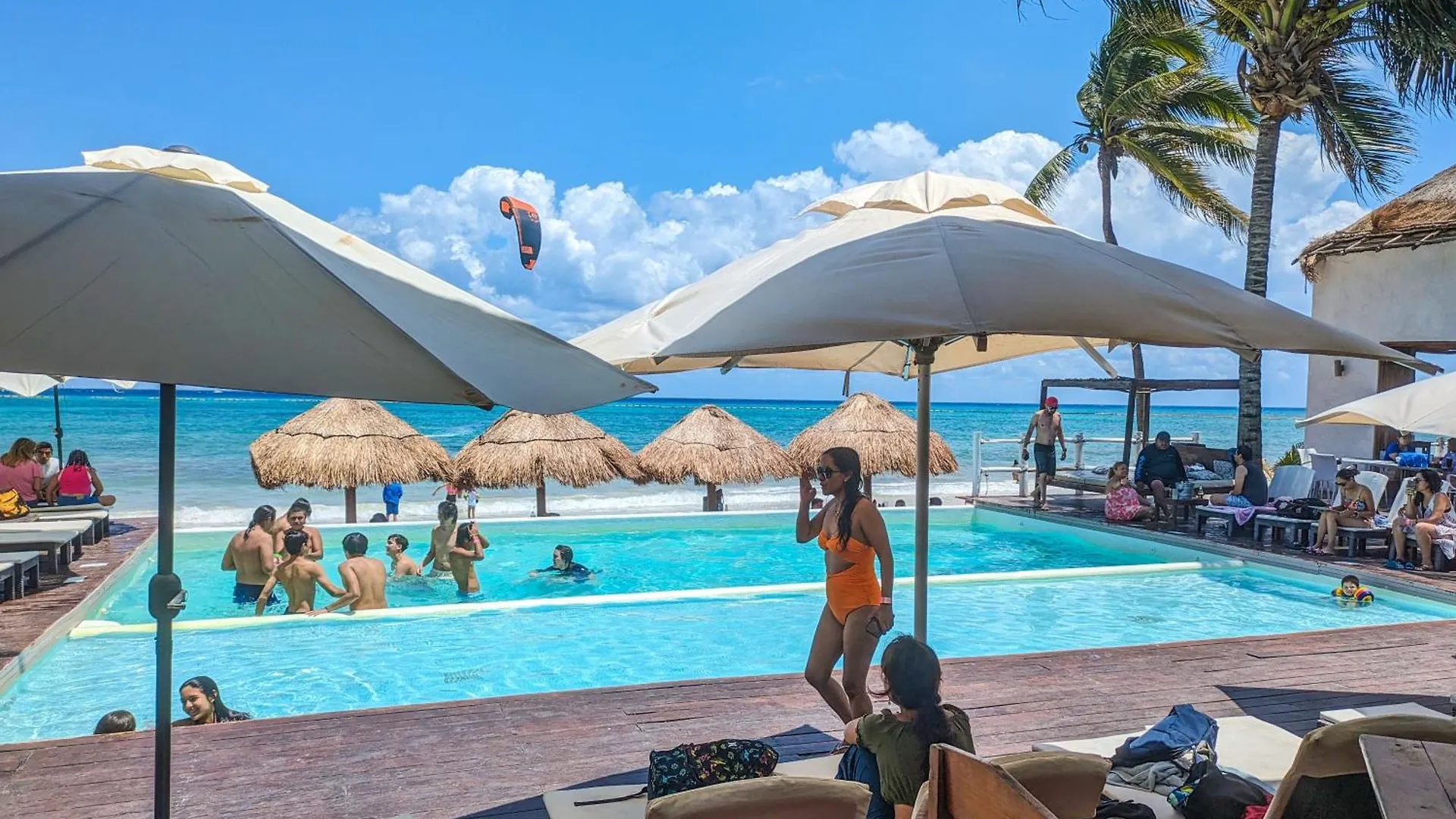 B6 Romantic Beachside Escape Bangkok Theme Memory Foam King Bed Kitchen Ac Playa del Carmen Meksika